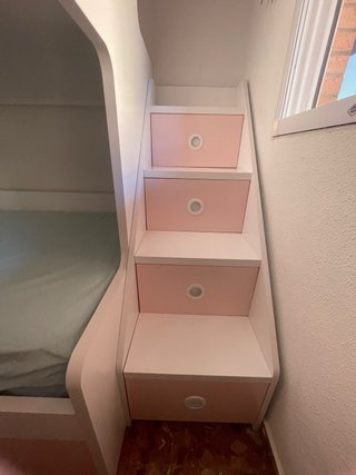 Litera con escaleras de madera y 2colchones