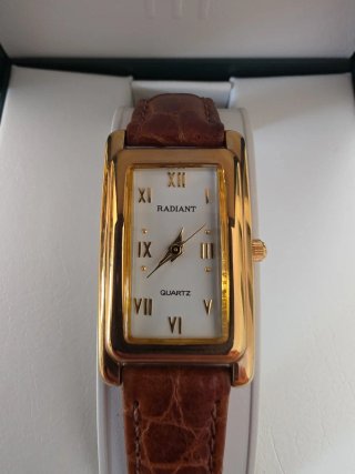 Reloj Radiant La Caixa Dorado