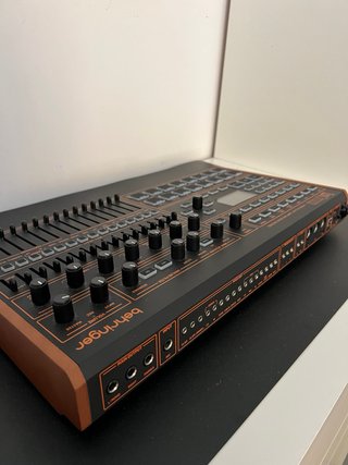 Behringer LM Drum - Caja de Ritmos