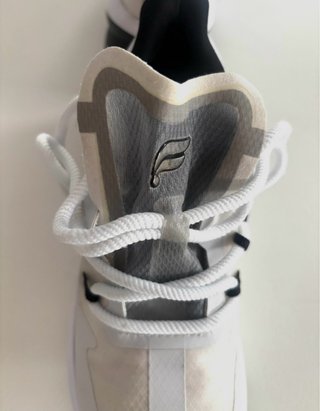 Zapatillas Deportivas Blancas y Negras
