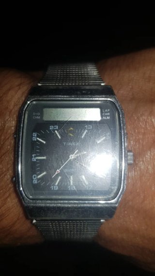 Reloj Timex Q 1982. Anadigi Negro y Plateado