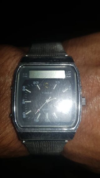 Reloj Timex Q 1982. Anadigi Negro y Plateado