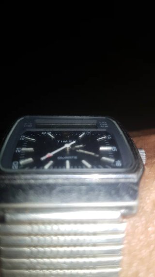 Reloj Timex Q 1982. Anadigi Negro y Plateado