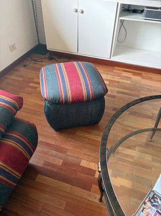 Sofá Chaiselongue Tela Rayas con puf a juego