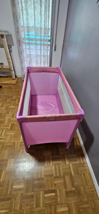 Cuna de viaje rosa