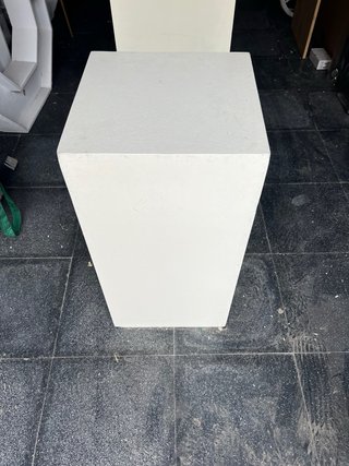 Cajones de madera blancos
