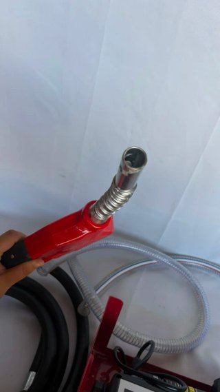Bomba de repostaje con manguera