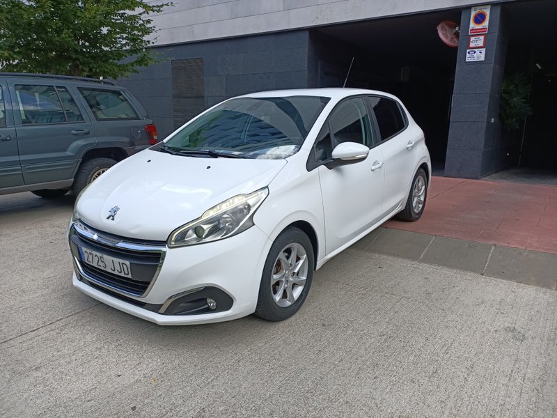 Peugeot 208 1.2i 82cv - foto 1