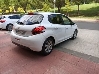 Peugeot 208 1.2i 82cv