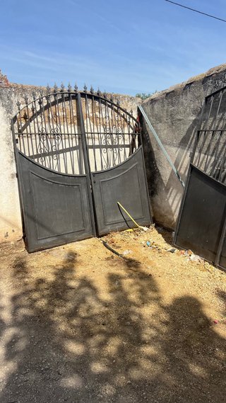 Puertas de entrada de metal
