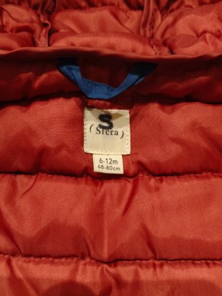 Chaqueta infantil azul con capucha marca Sfera