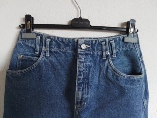 Falda vaquera "Lizwear" recta clásica, versátil.