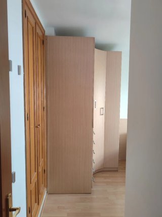 Armario esquinero madera. Entrego desmontado.