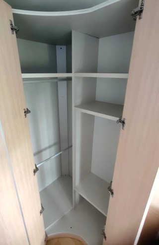 Armario esquinero madera. Entrego desmontado.