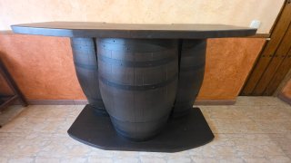 Barra de bar y 5 taburetes de madera