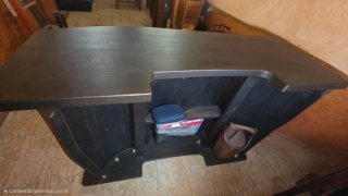 Barra de bar y 5 taburetes de madera