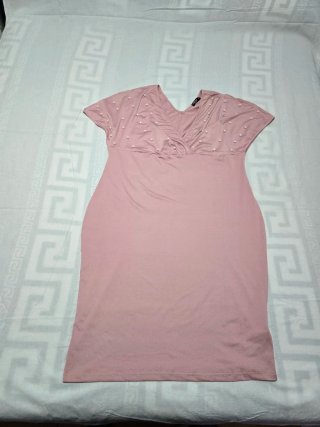 Vestido rosa con perlas