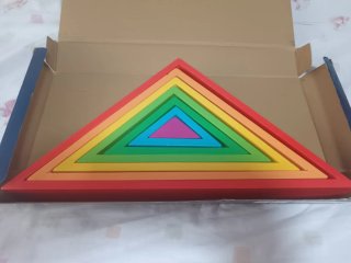 Triángulo Arcoíris de Madera Montessori