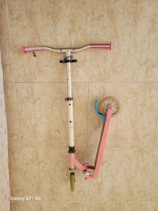 Patinete infantil rosa y blanco