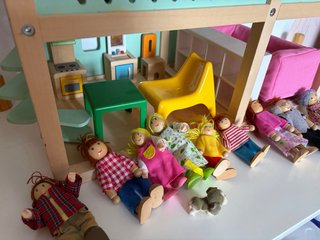 Casa de muñecas de madera
