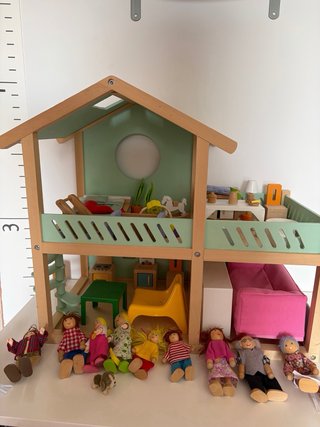 Casa de muñecas de madera