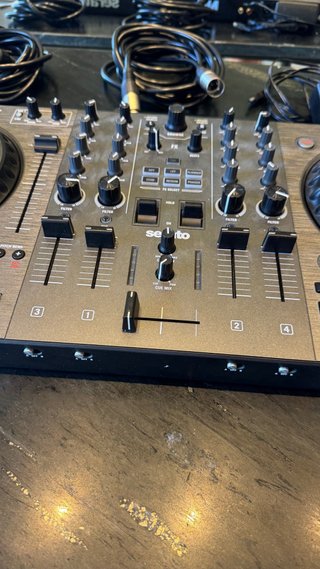 Numark NS4FX Controladora DJ 4 Canales