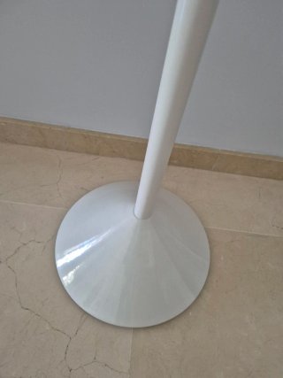 Perchero de pie blanco