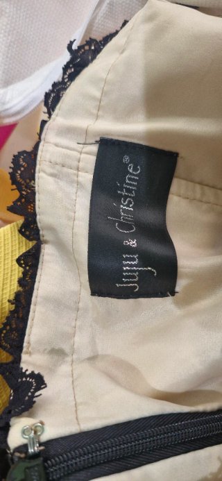 Vestido de fiesta negro y beige con encaje