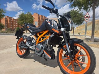KTM Duke 390 Negra y Naranja