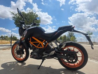 KTM Duke 390 Negra y Naranja