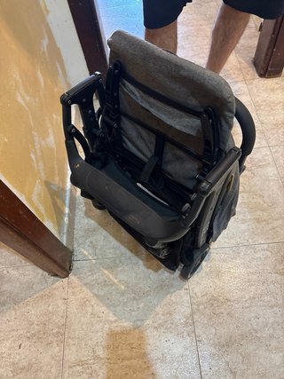 Carro de bebé gris