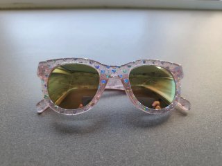 Gafas de sol de niña con corazones