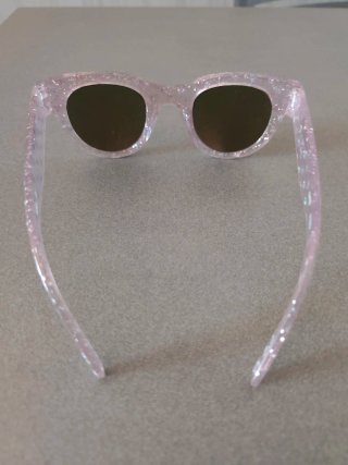 Gafas de sol de niña con corazones