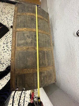 Baúl antiguo grande de madera y metal