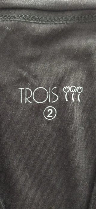 Camiseta negra Trois the Label manga larga T/M(2)
