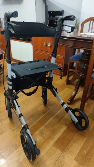 Andador Plegable con Asiento