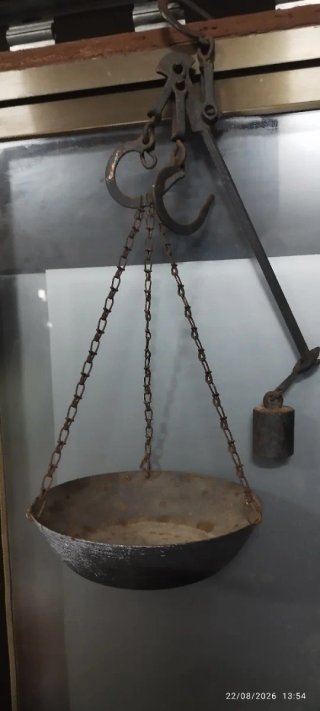 Balanza romana antigua de metal