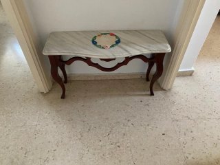 Mesa recibidor madera y mármol estilo clásico