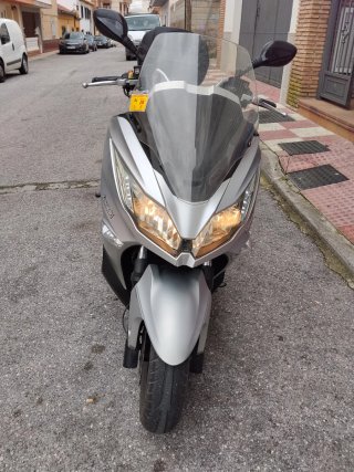 Kawasaki J300 Maxi Scooter Plata/Negro