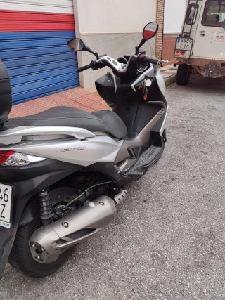Kawasaki J300 Maxi Scooter Plata/Negro
