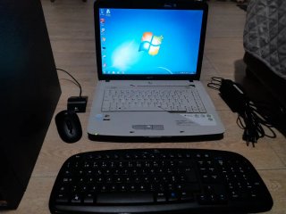 Computador Torre Fujitsu + Portátil Acer