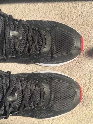 Zapatillas Fila Negras y Rojas Talla 42