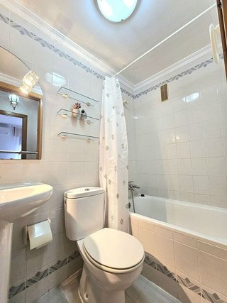 Piso en venta en La Carihuela en Torremolinos