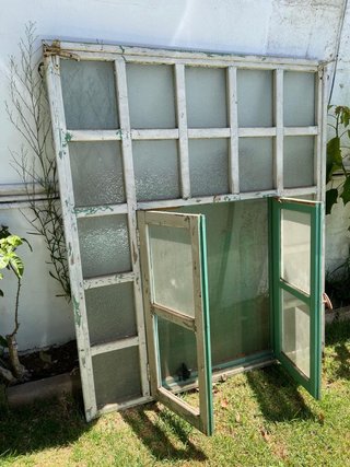 Ventanal antiguo madera cristales