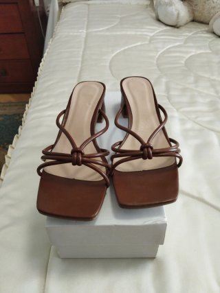 Sandalias de tiras marrones