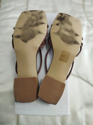 Sandalias de tiras marrones