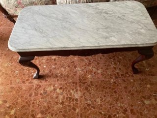 Mesa centro clásica madera y mármol