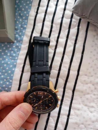 Reloj Guess Negro y Dorado