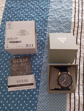 Reloj Guess Negro y Dorado