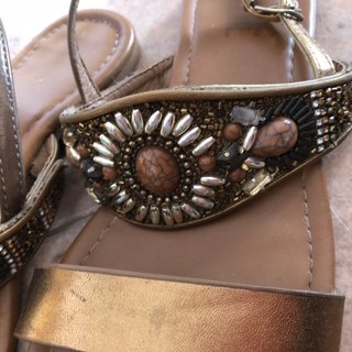 Sandalias verano T38 doradas y marrones